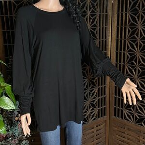 NWOT MAGIC FIT BLACK PULLOVER